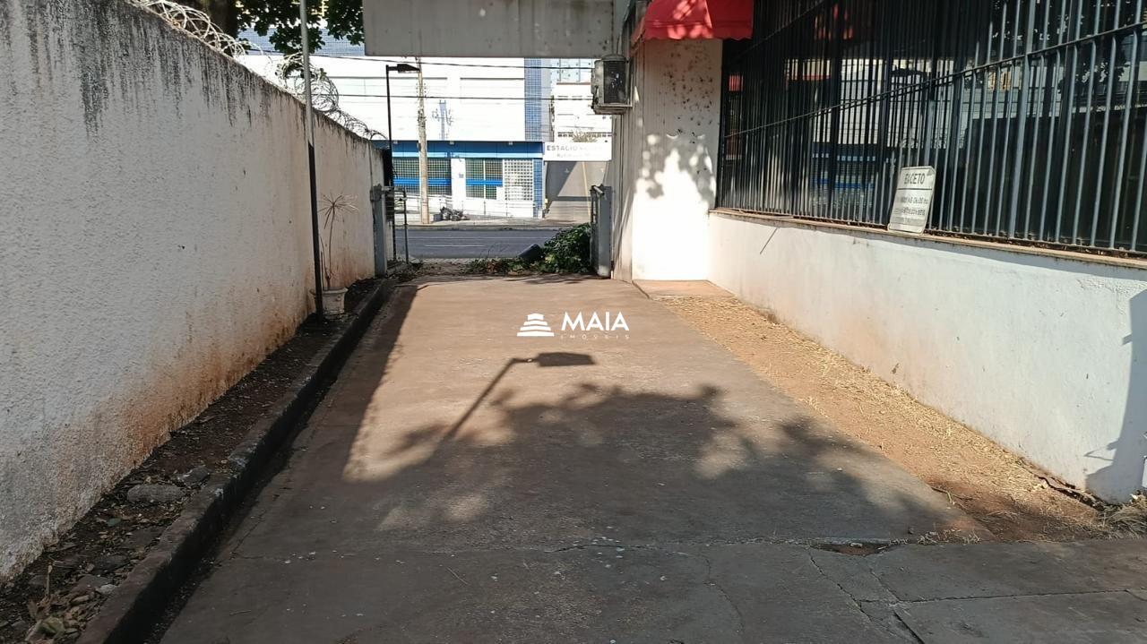 Comercial à venda no Mercês: 