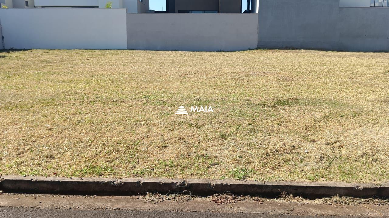 Terreno em Condomínio à venda no Estância dos Ipês: 
