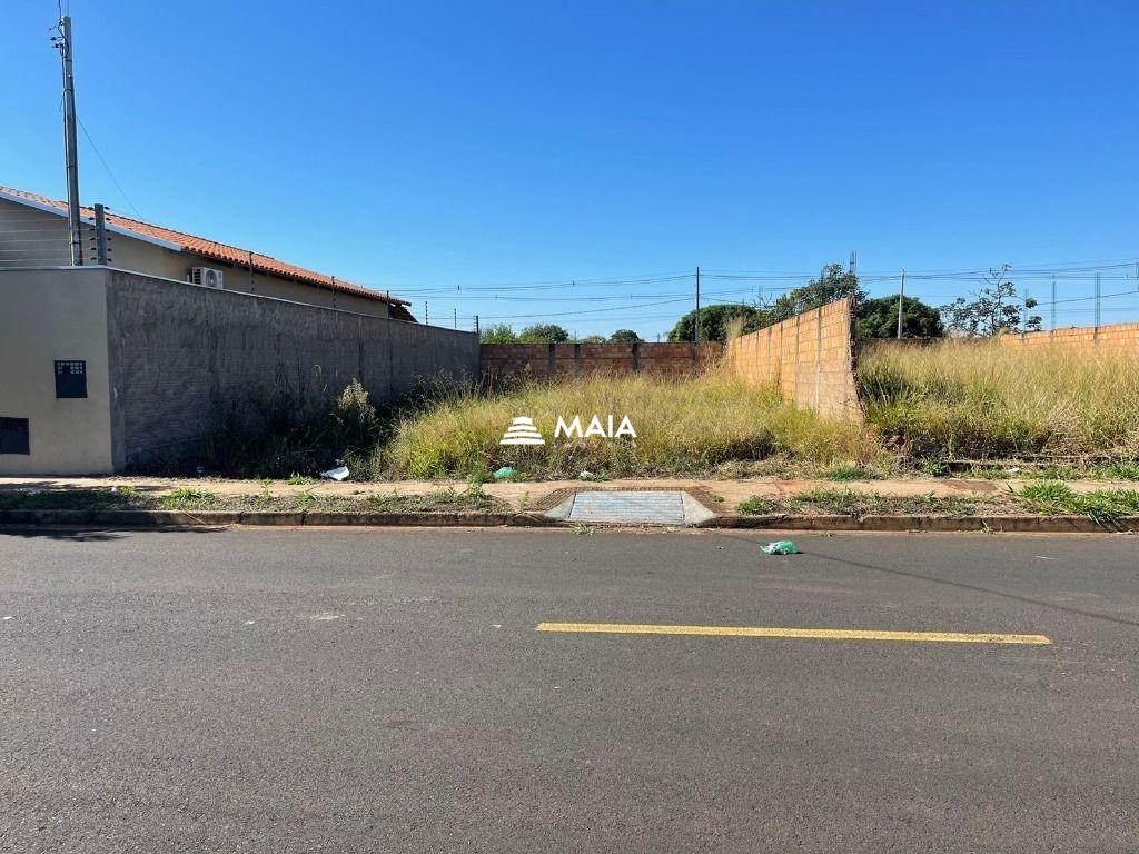 Terreno/Área à venda no Parque das Laranjeiras: 