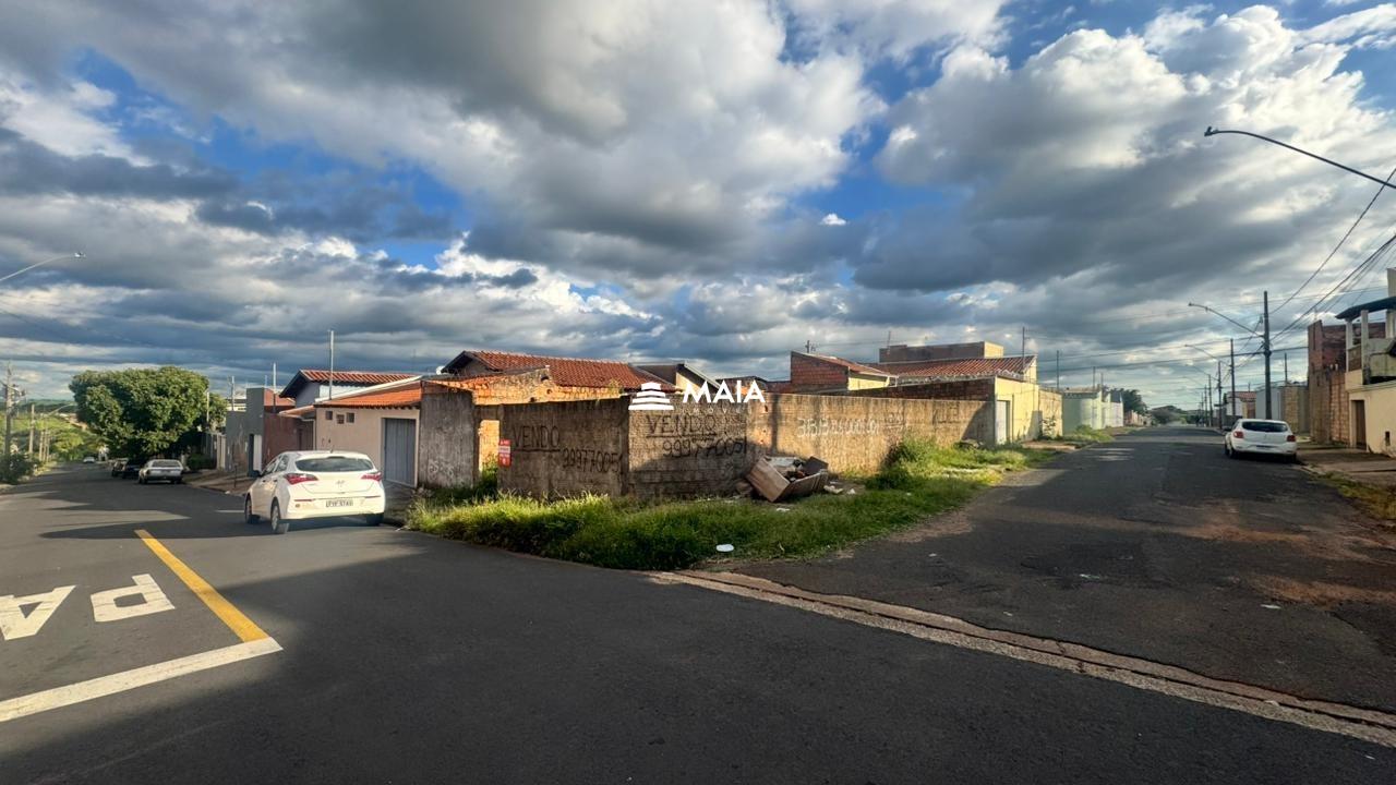 Terreno/Área à venda no Cidade Nova: 