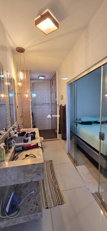 Casa de Condomínio à venda no Portal Beija Flor: 