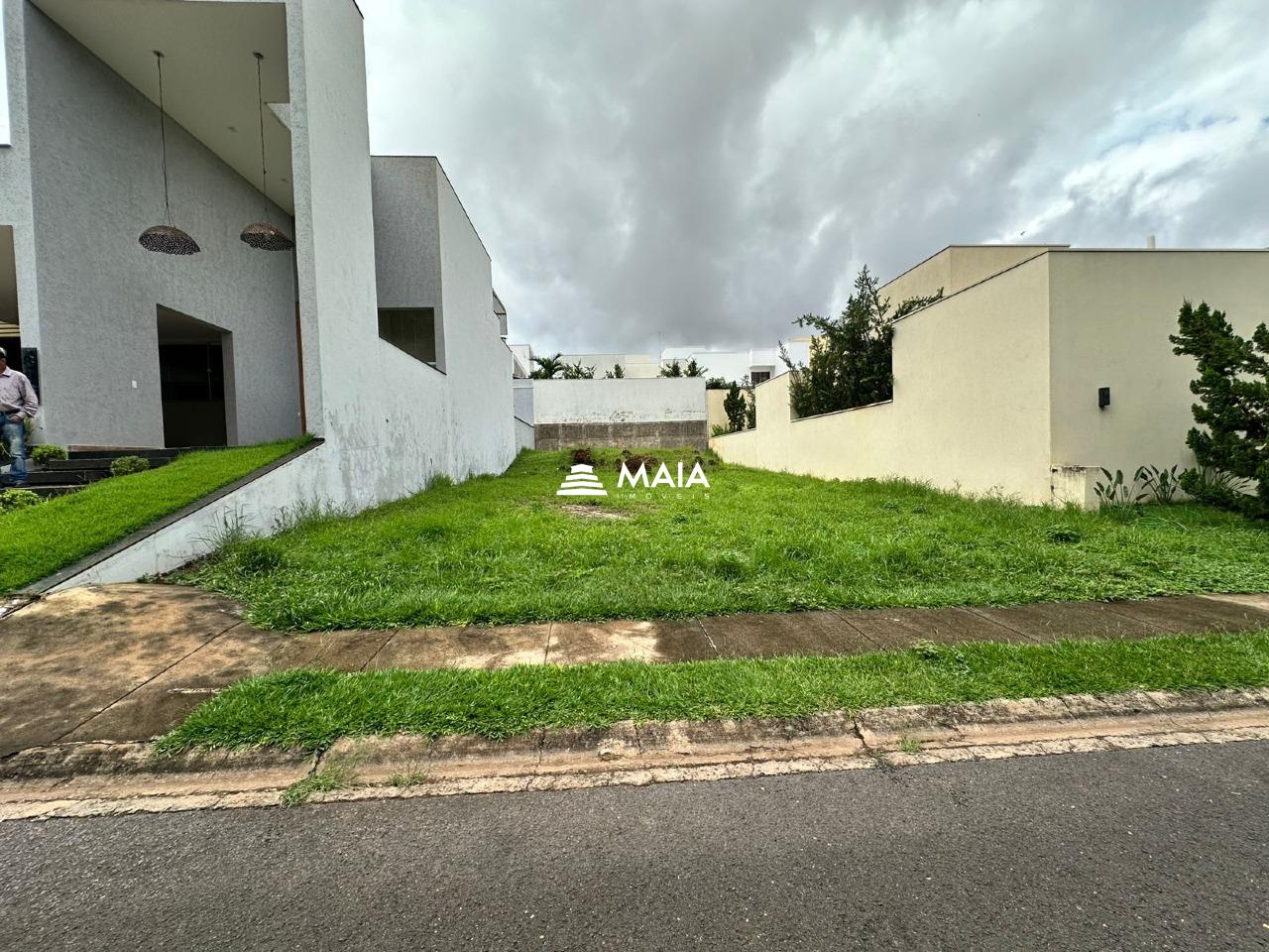 Terreno á venda no Residencial Baronesa