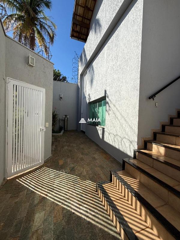 Casa à venda no Mercês: 