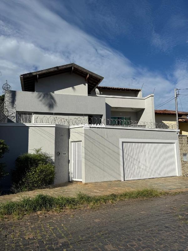 Casa à venda no bairro Mercês