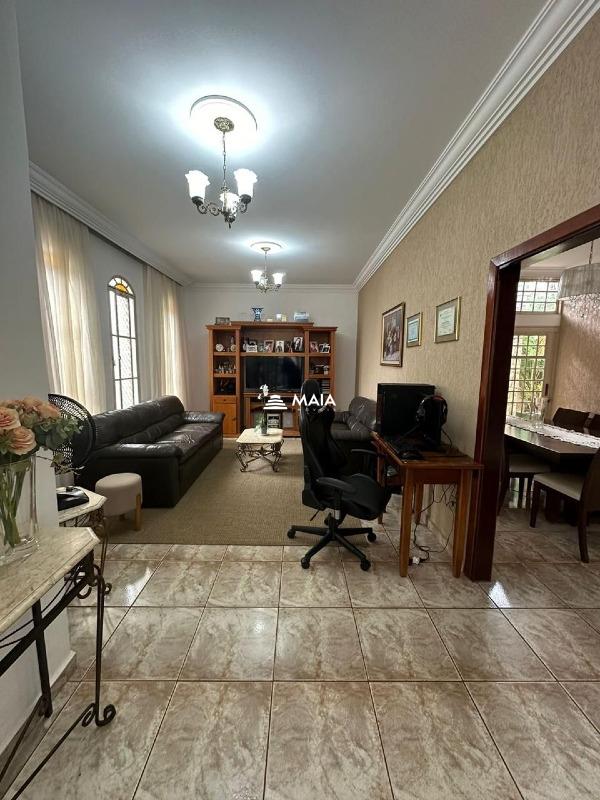 Casa à venda no Jardim Amélia: 