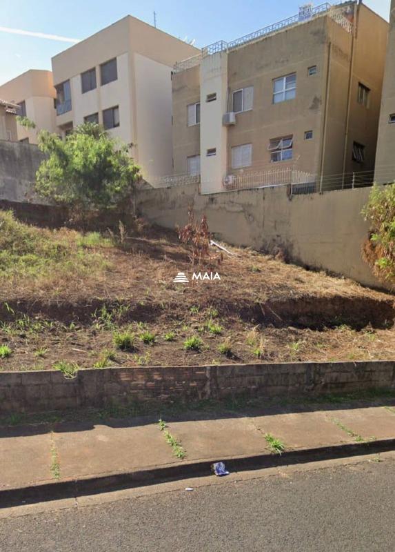 Terreno/Área à venda no Vila Olímpica: 