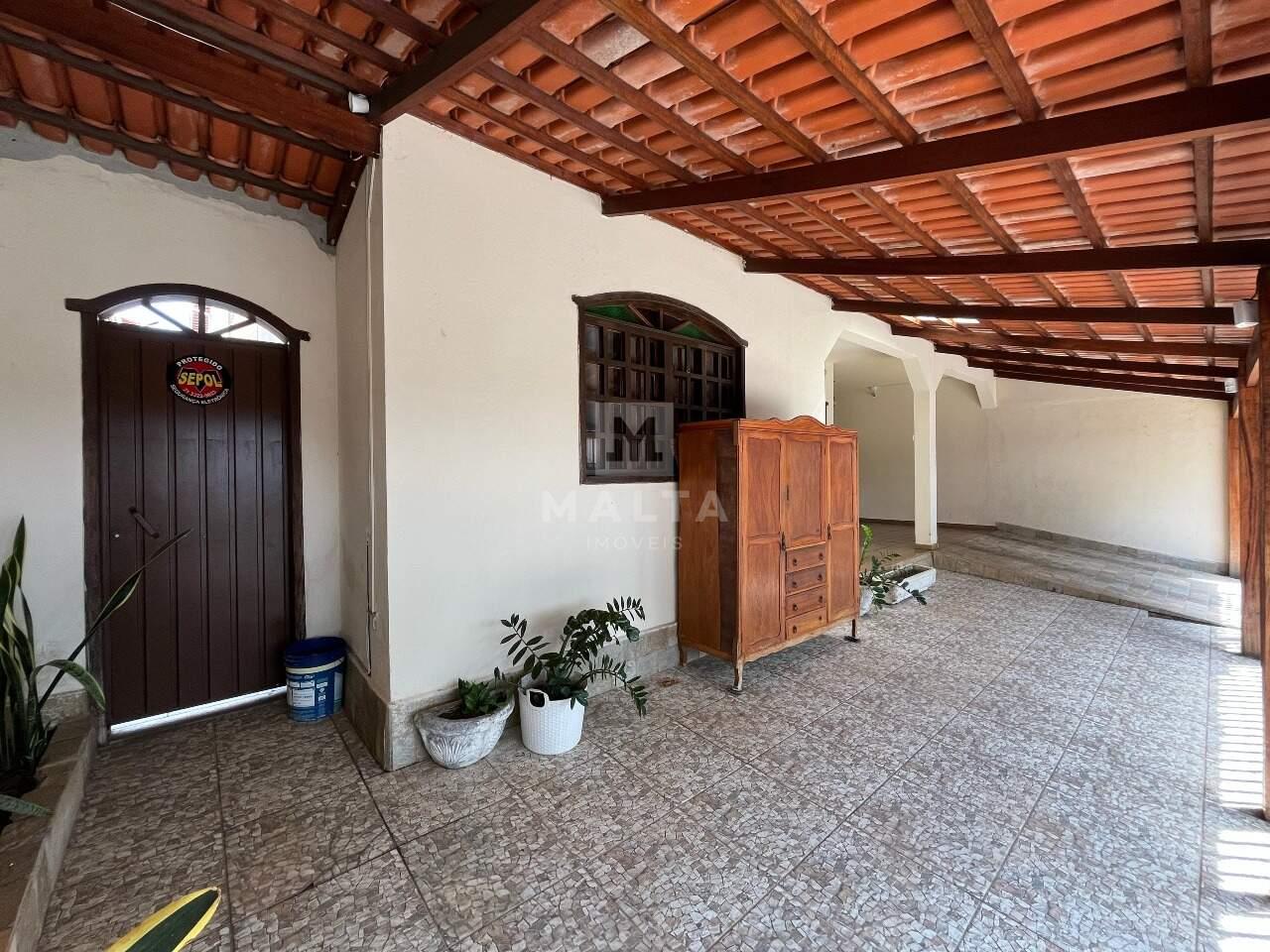 Casa à venda no bairro Pongelupe de 5 quartos: 