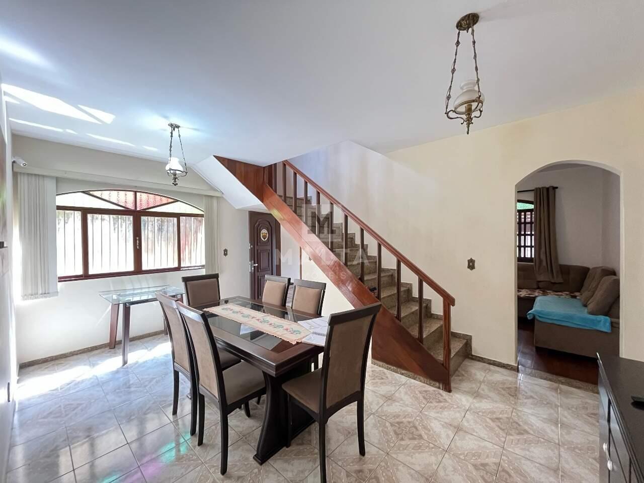 Casa à venda no bairro Pongelupe de 5 quartos: 