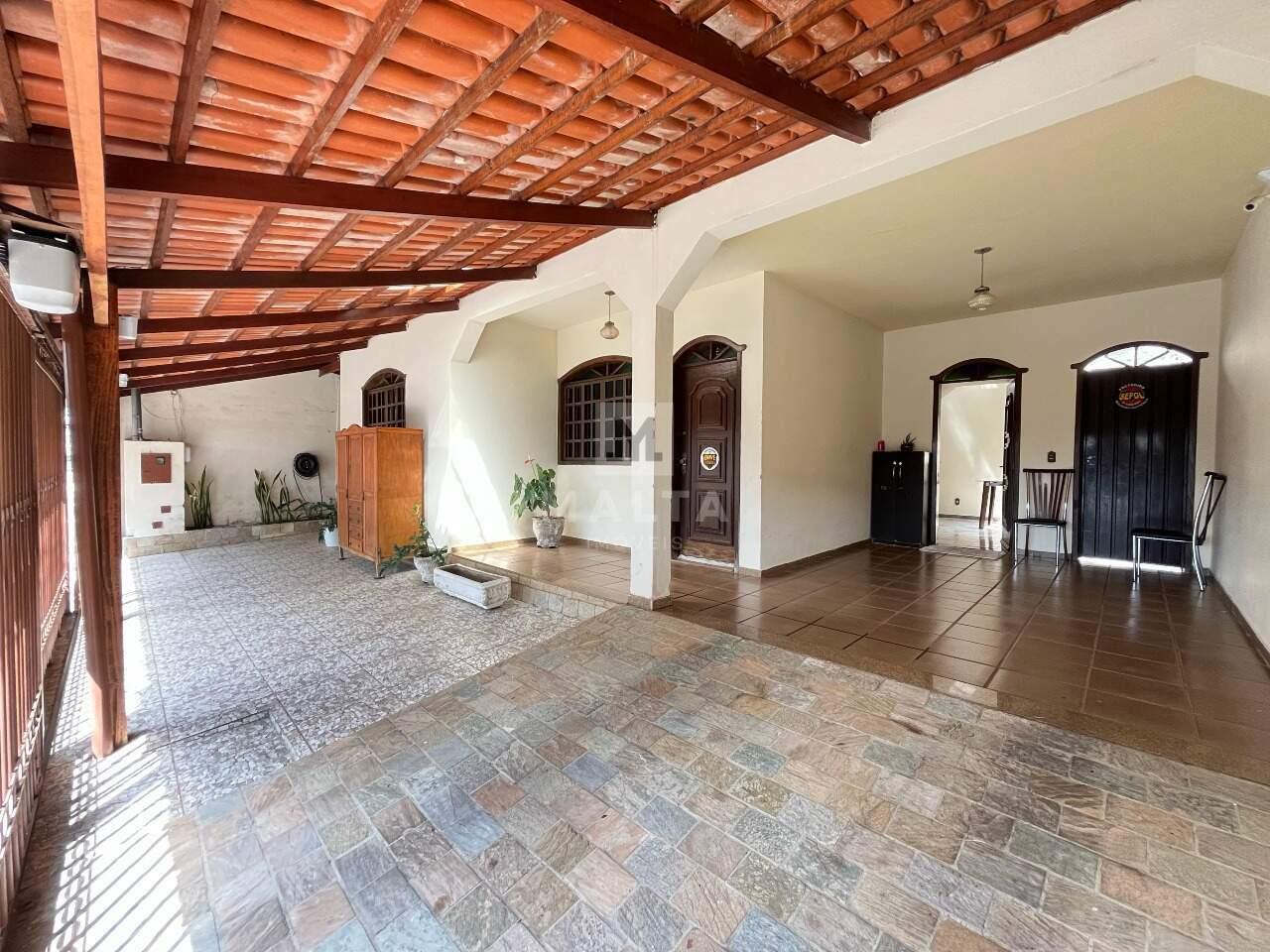 Casa à venda no bairro Pongelupe de 5 quartos: 