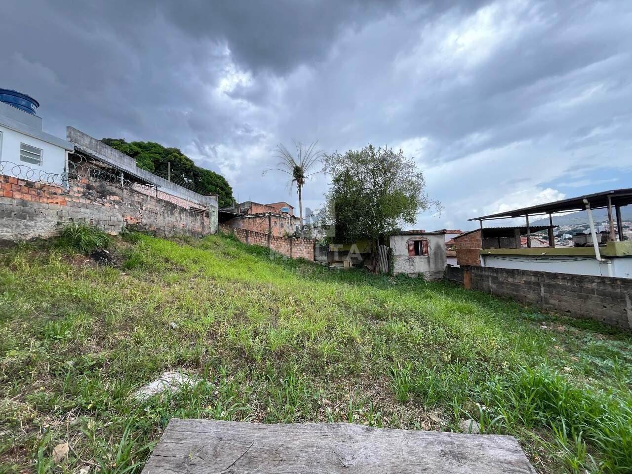 Lote à venda no bairro Santa helena de : 