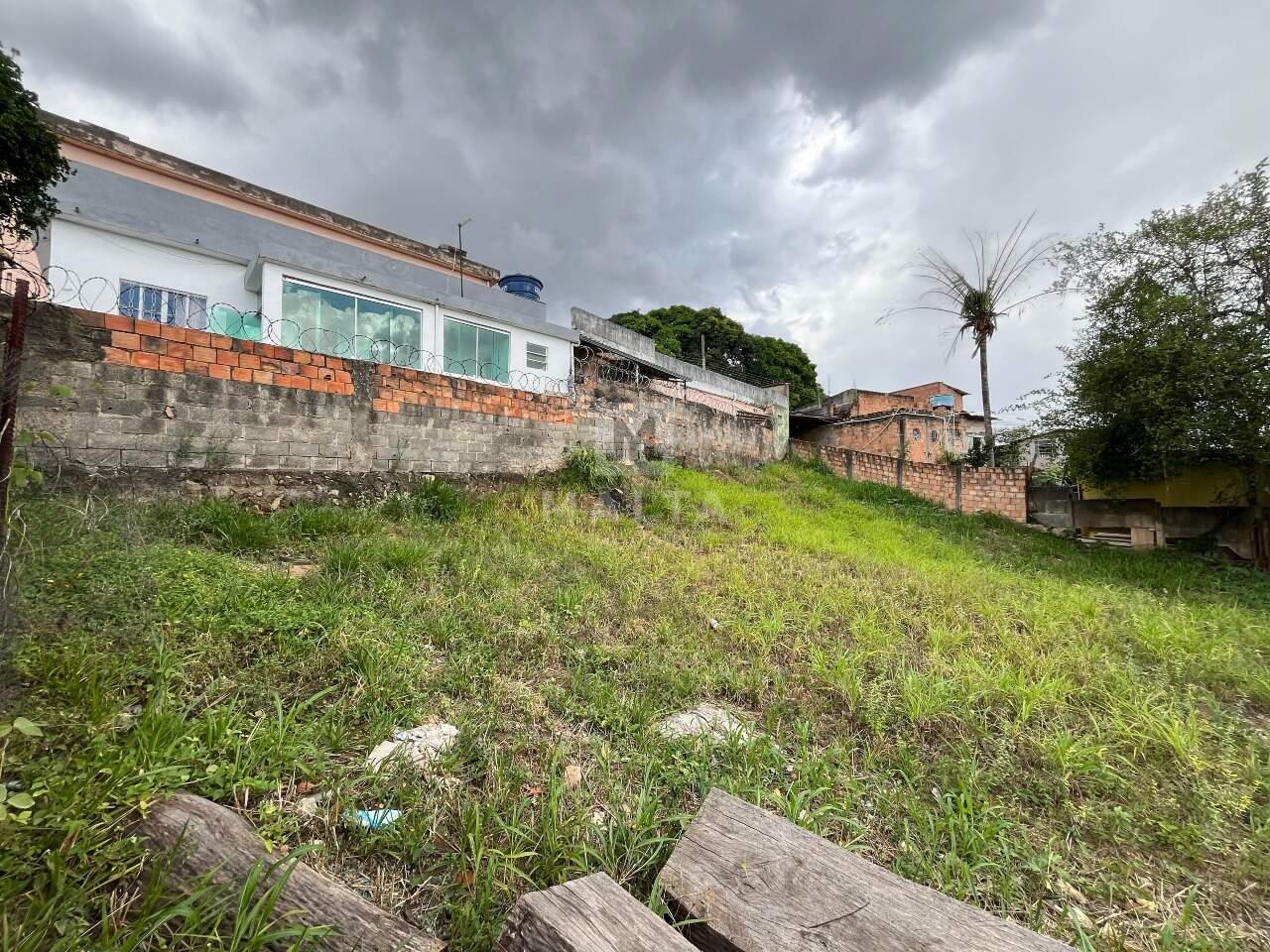 Lote à venda no bairro Santa helena de : 