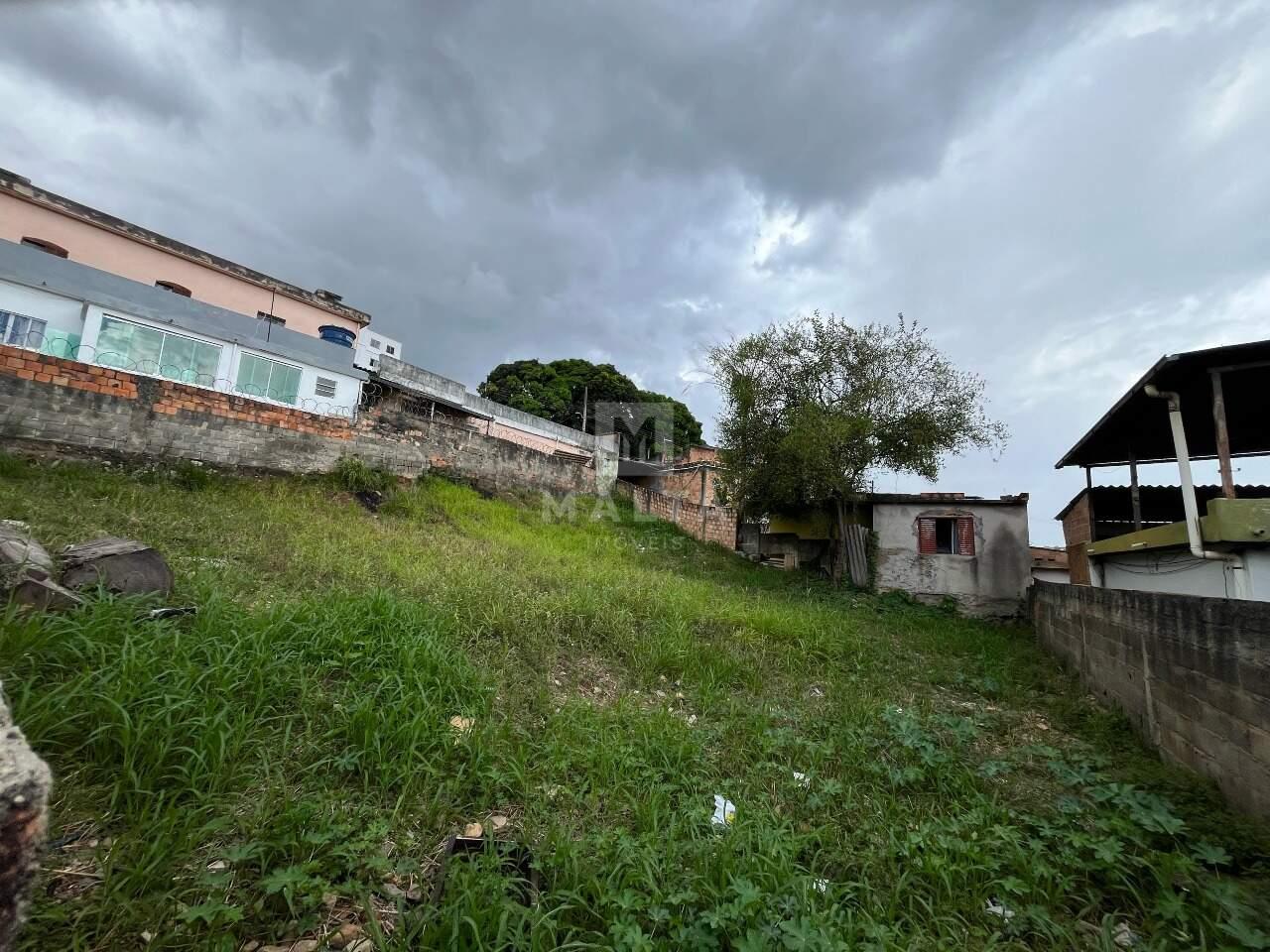 Lote à venda no bairro Santa helena de : 