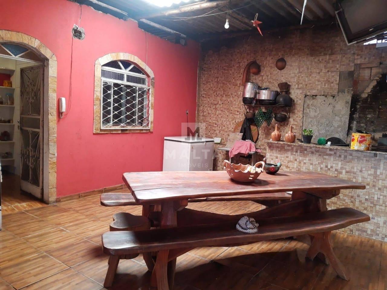 Casa à venda no bairro Castanheira de 4 quartos: 