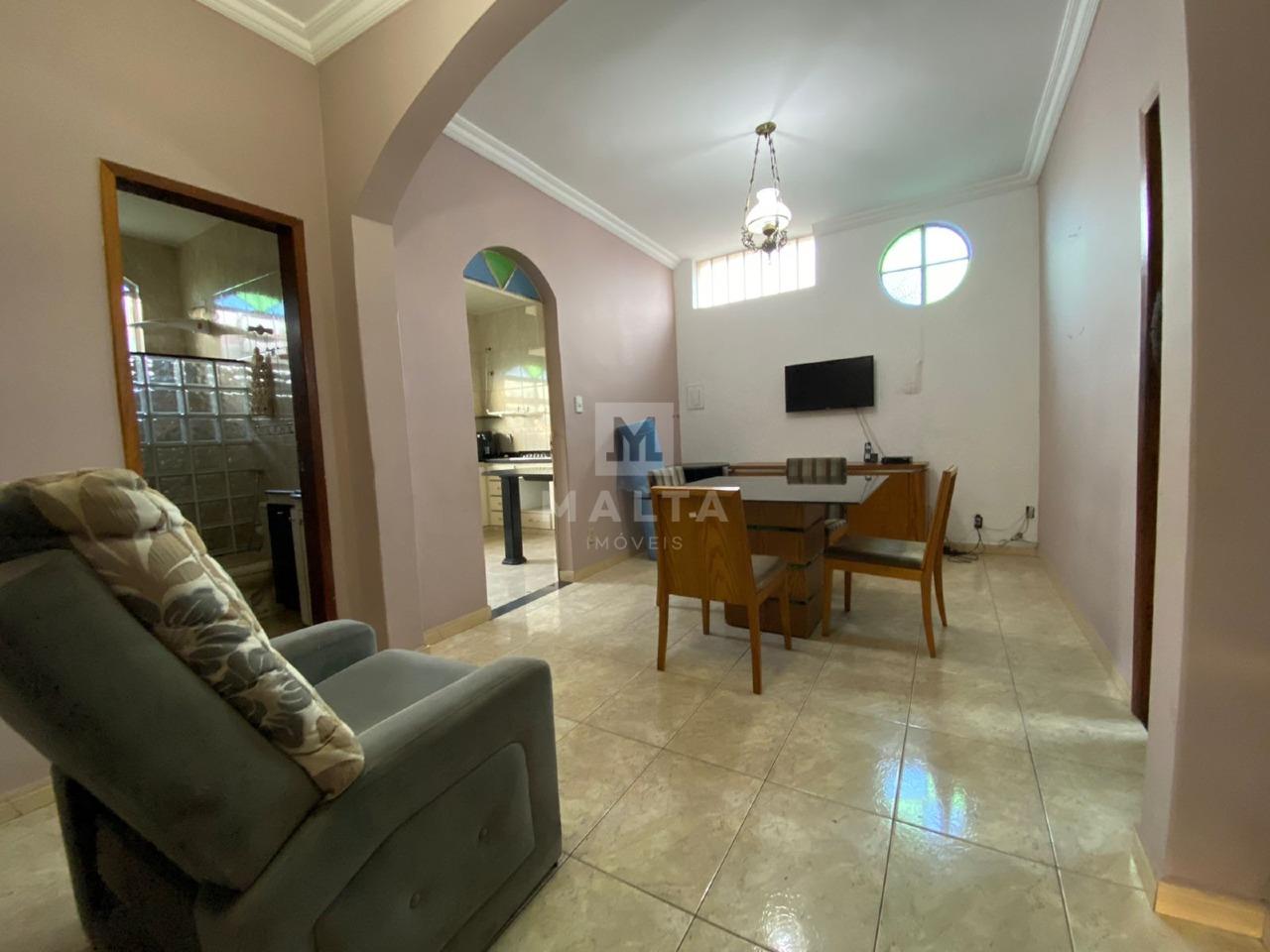Casa à venda no bairro Santa helena de 3 quartos: Sala de estar