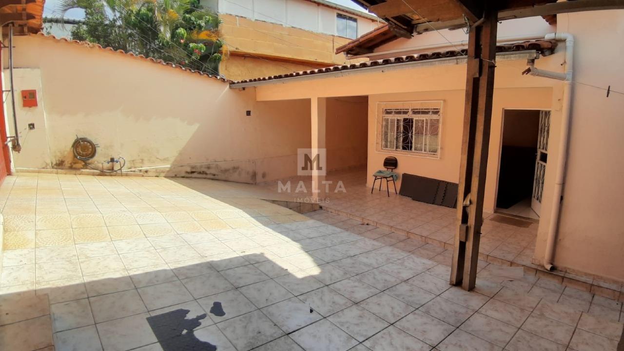 Casa à venda no bairro Araguaia de 3 quartos: 