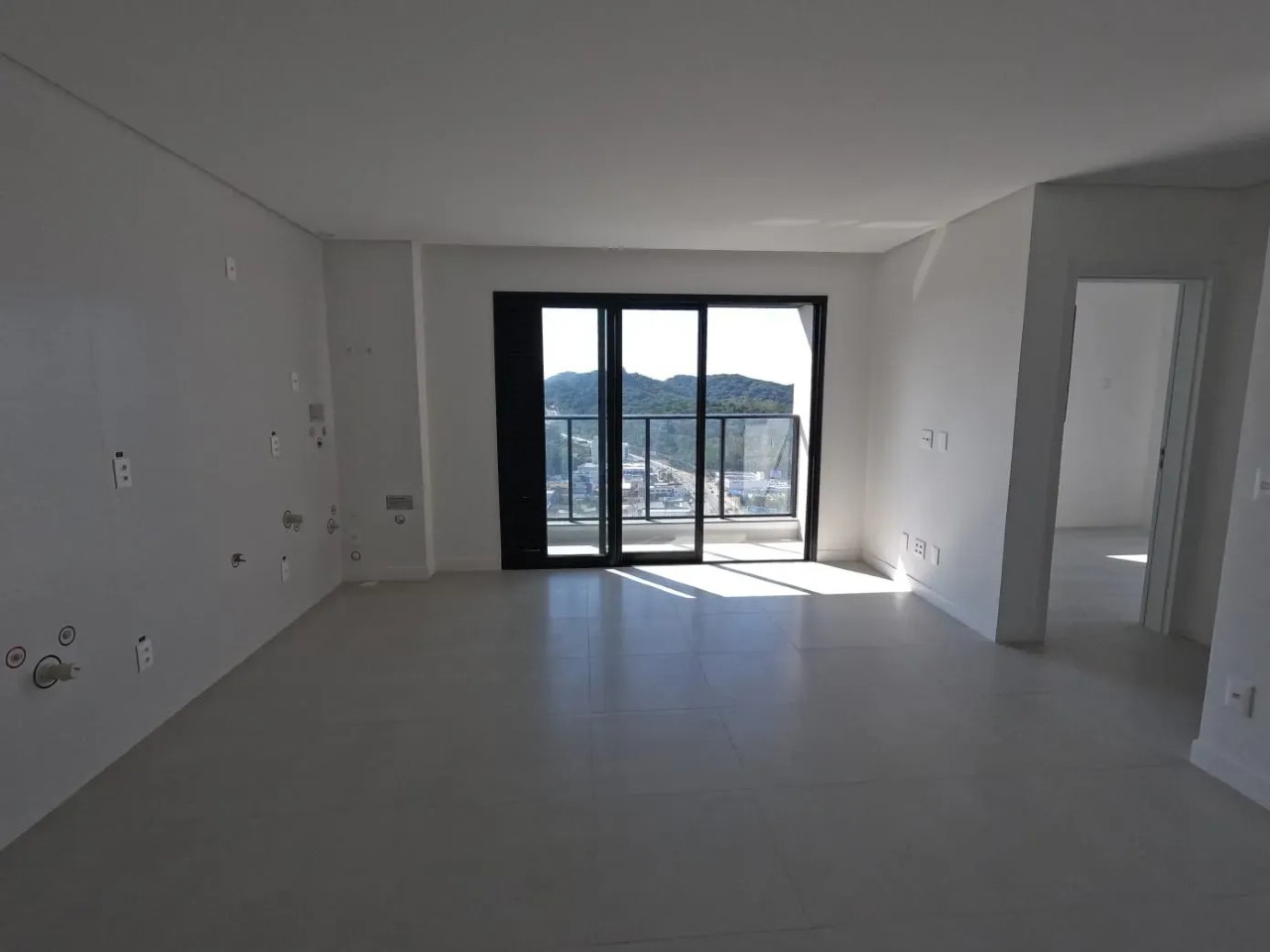 Apartamento 2 Quartos com Suíte, Vista Mar – Praia Brava, Itajaí (70m², 2 Vagas) - Foto 8 de 14