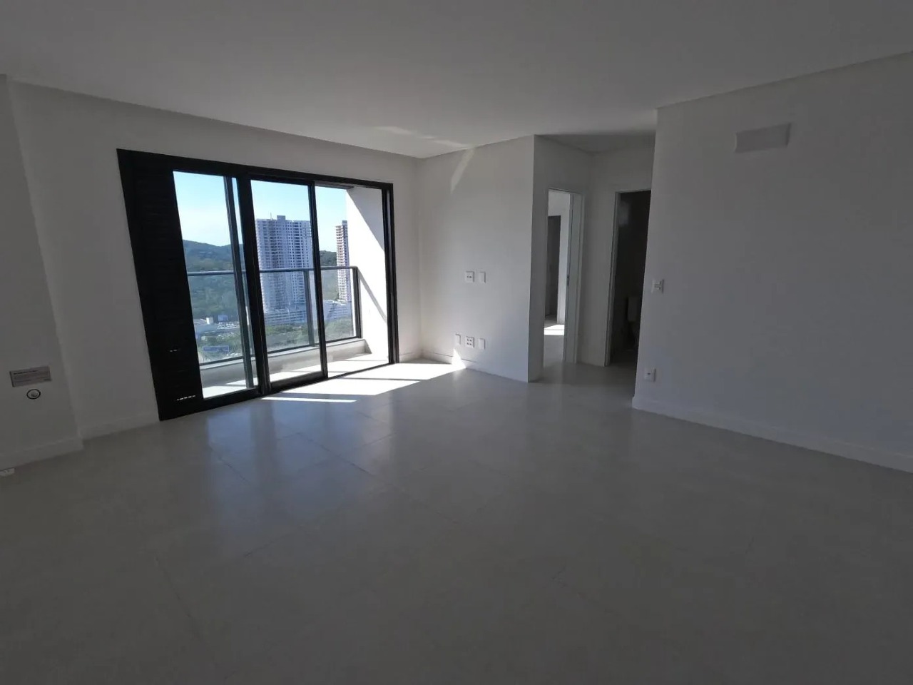 Apartamento 2 Quartos com Suíte, Vista Mar – Praia Brava, Itajaí (70m², 2 Vagas) - Foto 12 de 14