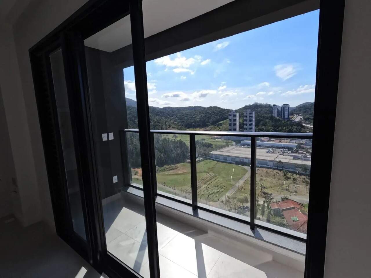 Apartamento 2 Quartos com Suíte, Vista Mar – Praia Brava, Itajaí (70m², 2 Vagas) - Foto 1 de 14