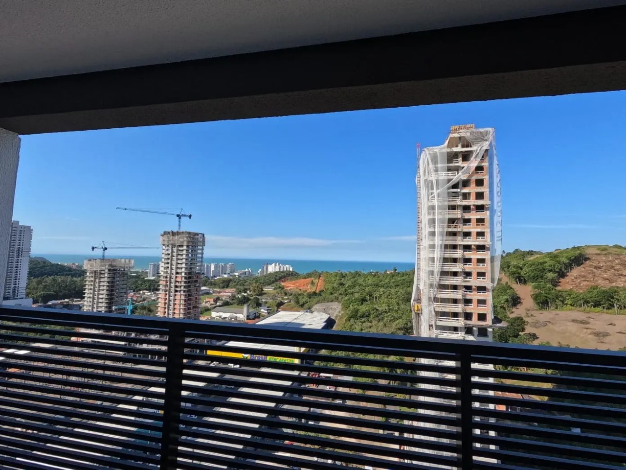 Apartamento 2 Quartos com Suíte, Vista Mar – Praia Brava, Itajaí (70m², 2 Vagas) - Foto 2 de 14