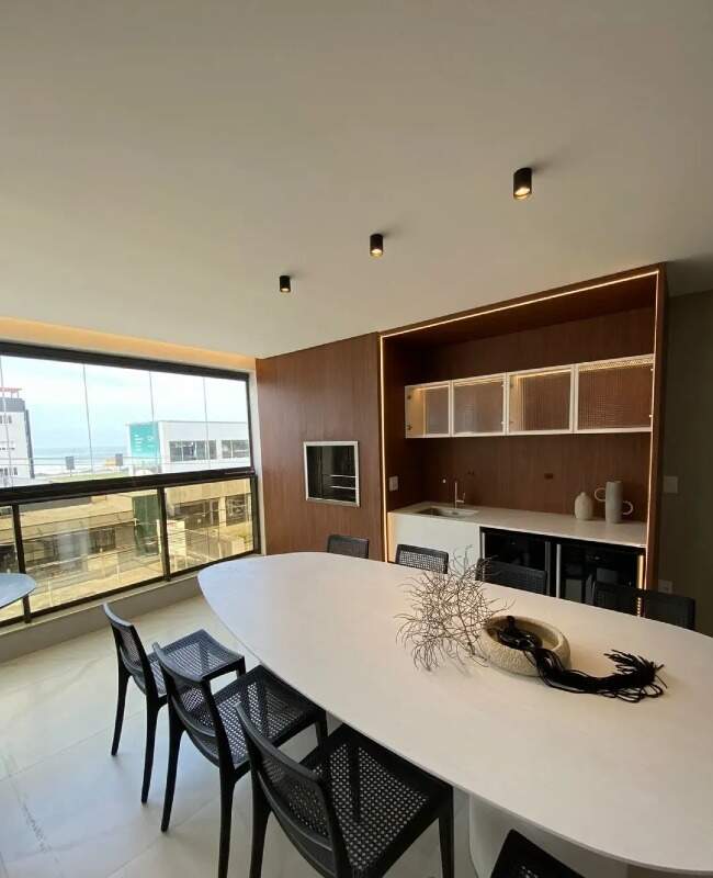 Apartamento 3 suítes com vista ao mar na Praia Brava, Itajaí – 2 vagas, mobiliado - Foto 1 de 15