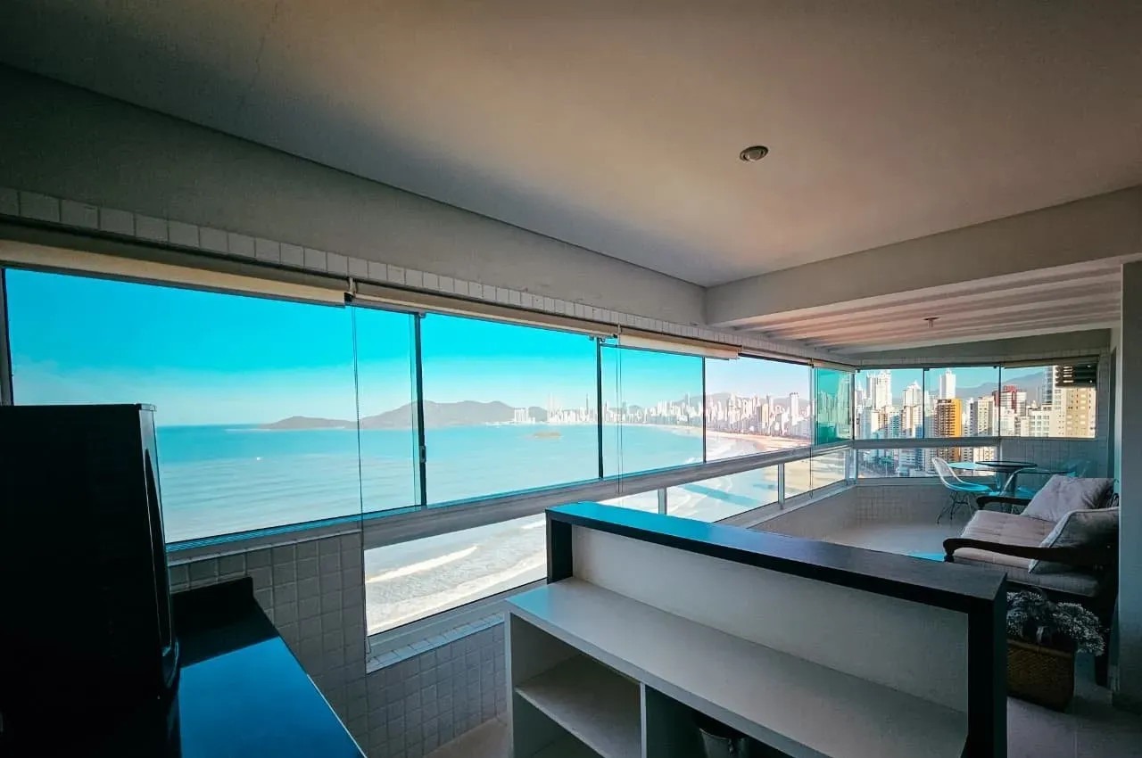 Apartamento 3 Quartos Mobiliado no Centro de Balneário Camboriú, vista panorâmica de 180° para o mar - Foto 5 de 28