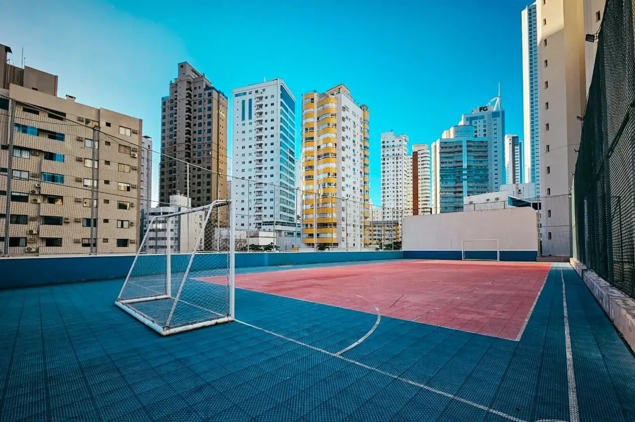 Apartamento 3 Quartos Mobiliado no Centro de Balneário Camboriú, vista panorâmica de 180° para o mar - Foto 24 de 28