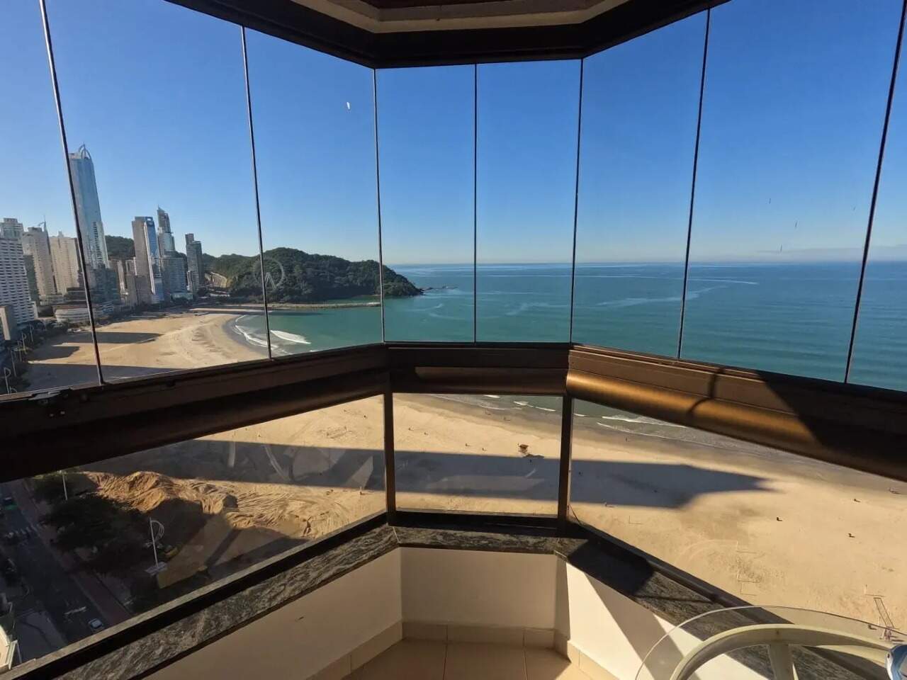 Apartamento 211 m² no Centro de Balneário Camboriú | 3 suítes, 3 vagas - Centro, Balneário Camboriú - 211m² - 3 quartos