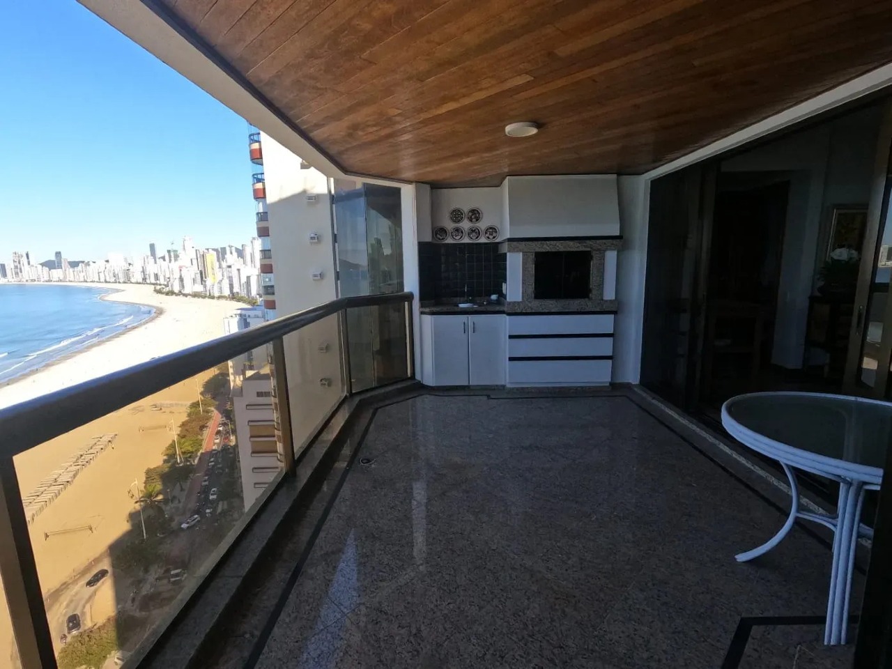 Apartamento 211 m² no Centro de Balneário Camboriú | 3 suítes, 3 vagas - Foto 3 de 20