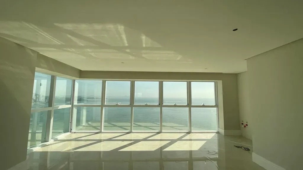 Apartamento 4 suítes com 196 m² no Centro de Balneário Camboriú - Foto 2 de 30