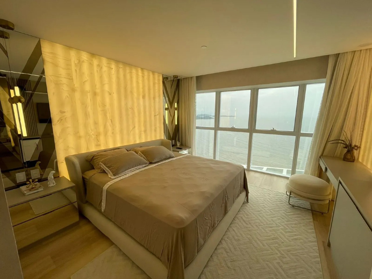 Apartamento de 196,13 m² no Centro de Balneário Camboriú — 4 suítes, 3 vagas, vista mar - Foto 12 de 30