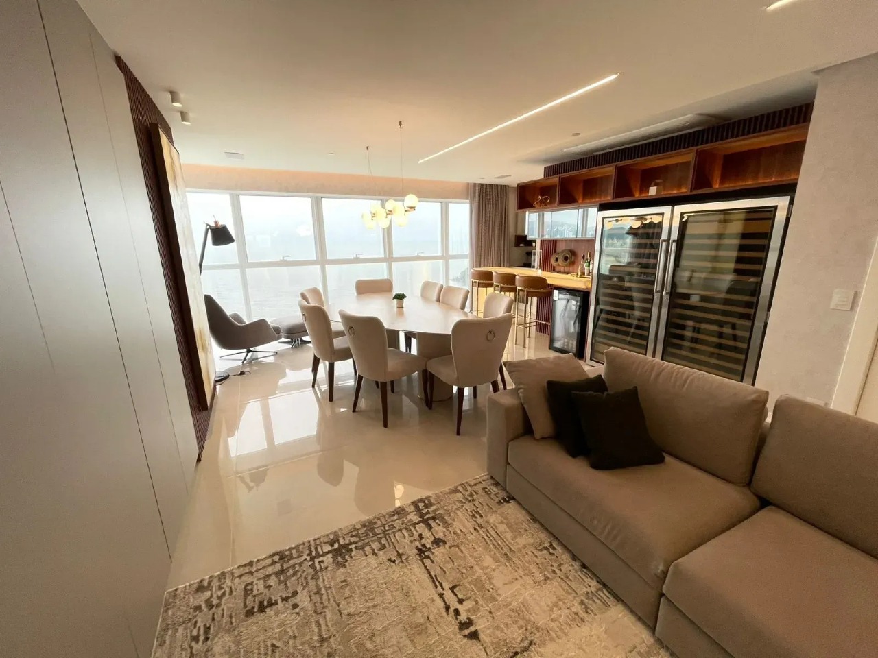 Apartamento de 196,13 m² no Centro de Balneário Camboriú — 4 suítes, 3 vagas, vista mar - Foto 3 de 30