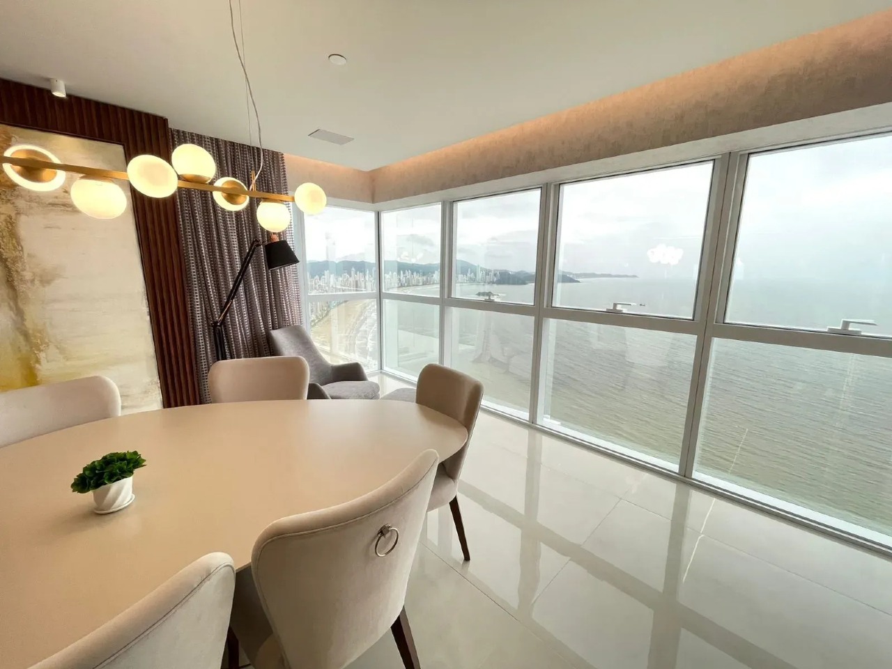 Apartamento de 196,13 m² no Centro de Balneário Camboriú — 4 suítes, 3 vagas, vista mar - Foto 6 de 30