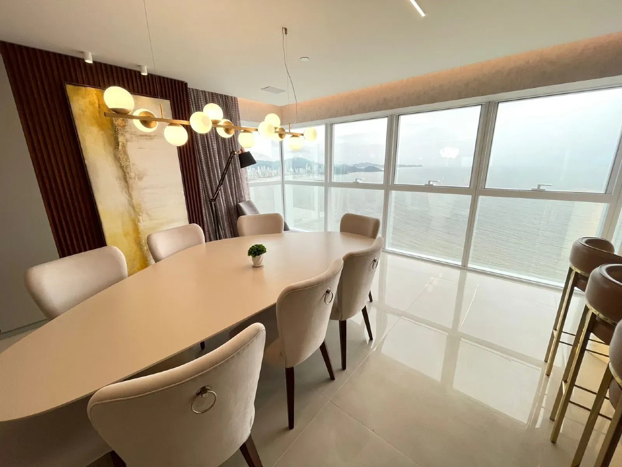 Apartamento de 196,13 m² no Centro de Balneário Camboriú — 4 suítes, 3 vagas, vista mar - Foto 7 de 30