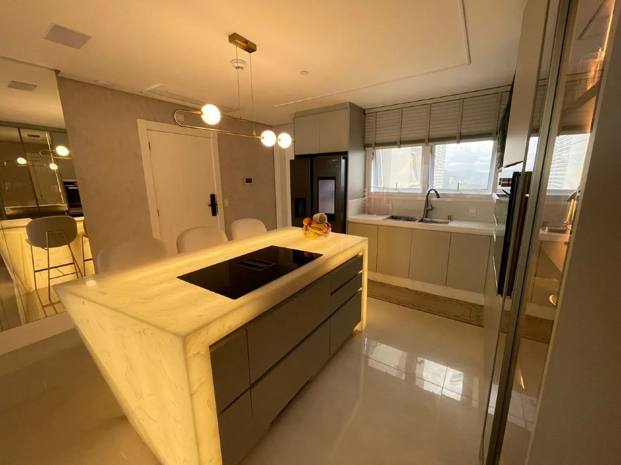 Apartamento de 196,13 m² no Centro de Balneário Camboriú — 4 suítes, 3 vagas, vista mar - Foto 4 de 30