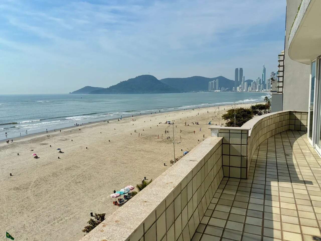 Apartamento 216 m² no Centro de Balneário Camboriú — 3 dormitórios (1 suíte), 2 vagas, mobiliado e pronto para financiamento - Centro, Balneário Camboriú - 216m² - 3 quartos