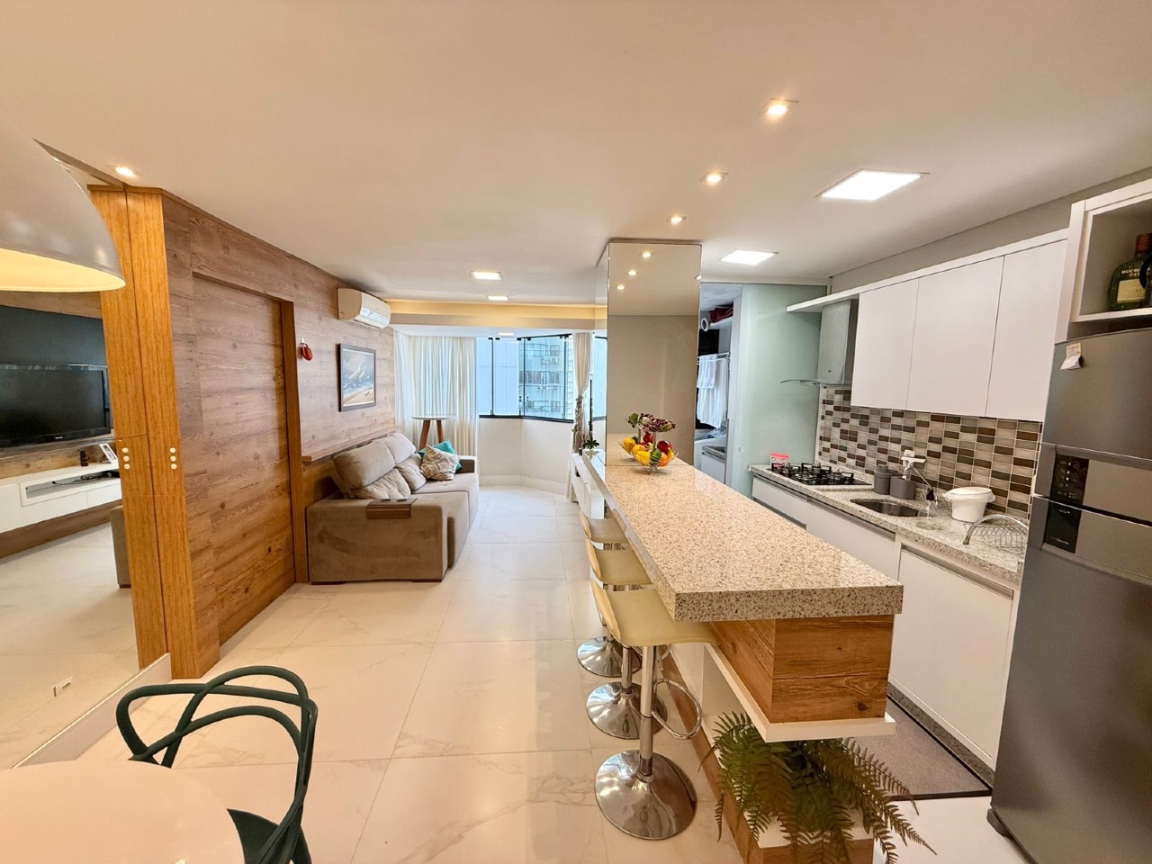 A "Mosca Branca" da Barra Sul: Frente Mar com 2 Quartos abaixo de R$ 2 Milhões - Centro, Balneário Camboriú - 70m² - 2 quartos