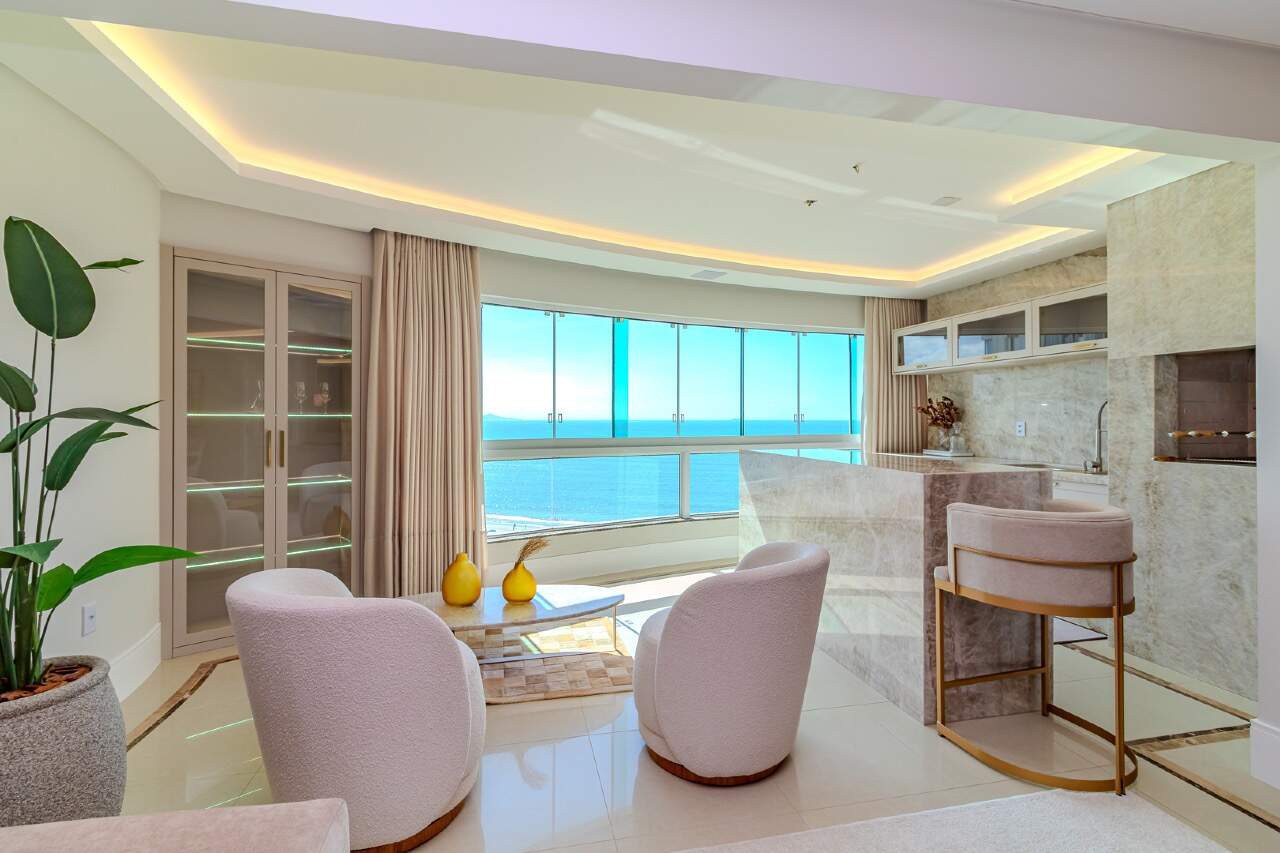Apartamento padrão Embraed 3 suítes frente mar, totalmente reformado à venda no Villa Cora em Balneário Camboriú - Centro, Balneário Camboriú - 164m² - 3 quartos