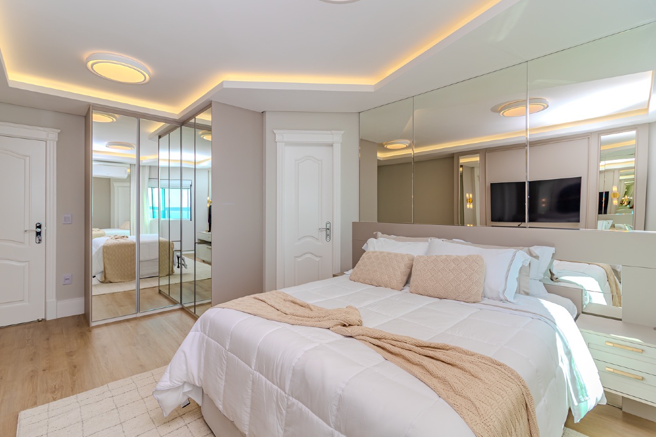 Apartamento padrão Embraed 3 suítes frente mar, totalmente reformado à venda no Villa Cora em Balneário Camboriú - Foto 21 de 36