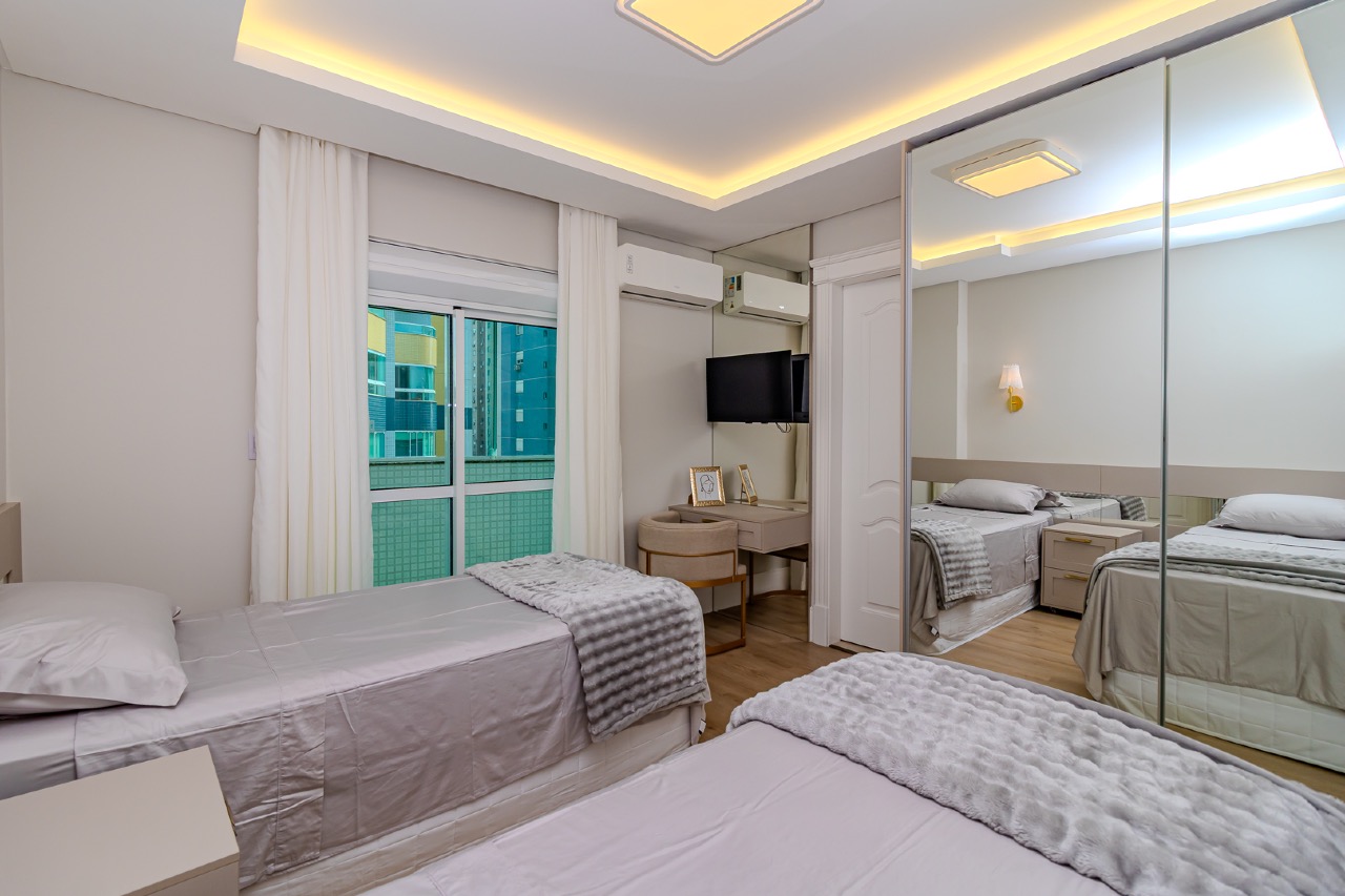 Apartamento padrão Embraed 3 suítes frente mar, totalmente reformado à venda no Villa Cora em Balneário Camboriú - Foto 19 de 36