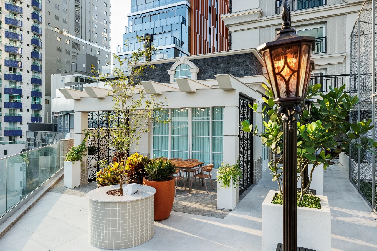 EMBRAED AURORA - FRENTE MAR 5 suítes à venda na Avenida Atlântica em Balneário Camboriú - Foto 3 de 16