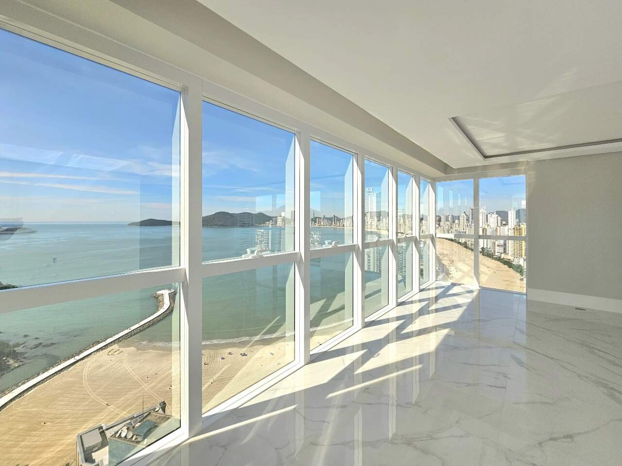 Apartamento 4 suítes à venda no Skyline no Centro de Balneário Camboriú - Pioneiros, Balneário Camboriú - 302m² - 4 quartos