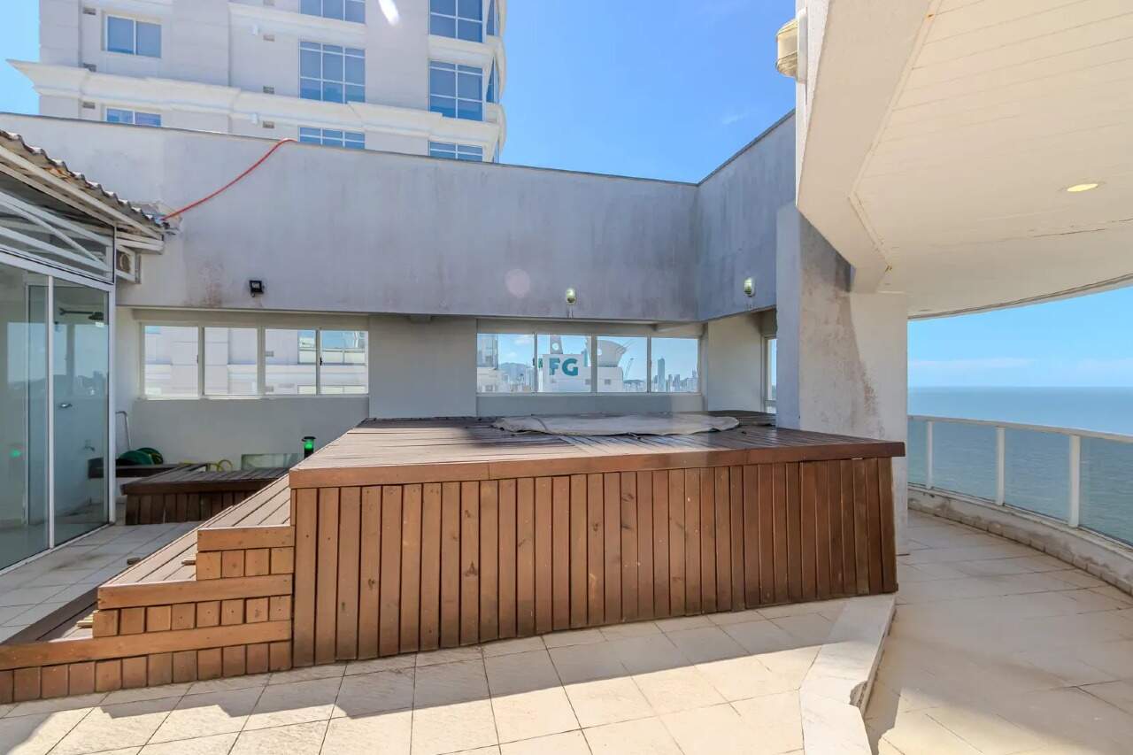 Cobertura Triplex no Centro de Balneário Camboriú - 574,00 m², 5 suítes, mobiliada - Centro, Balneário Camboriú - 574m²