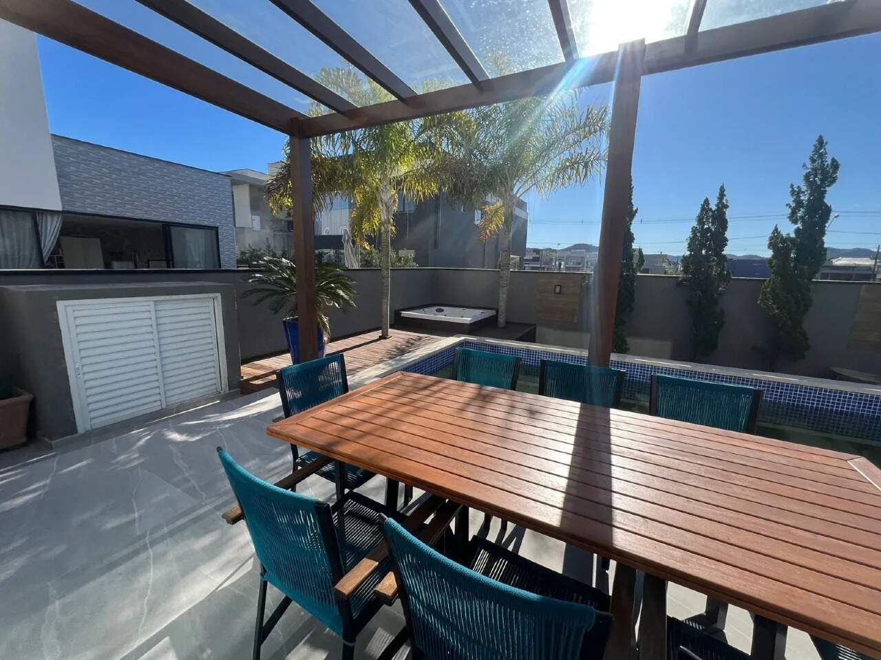 Casa em Condomínio em Camboriú (Santa Regina) – 4 Quartos, 2 Suítes, Mobiliada, 300 m² - Santa Regina, Camboriú - 300m² - 4 quartos