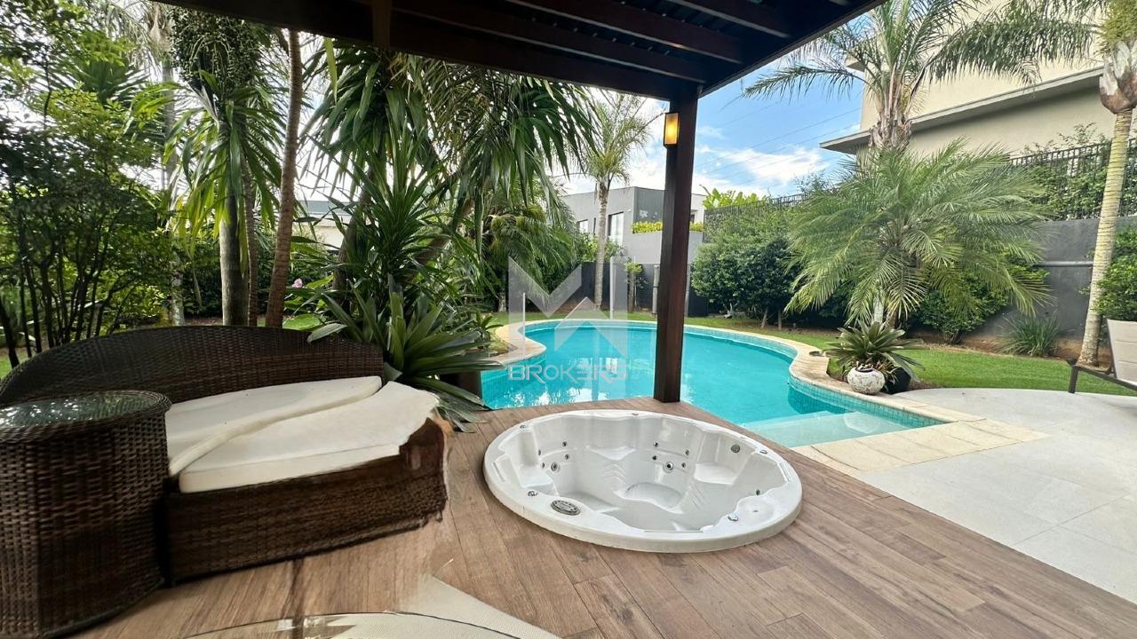Casa em Condomínio para aluguel no Condomínio Campo de Toscana: Deck com Spa