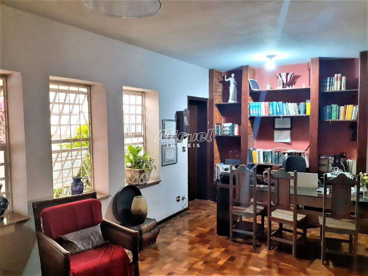 Casa à venda no Centro: