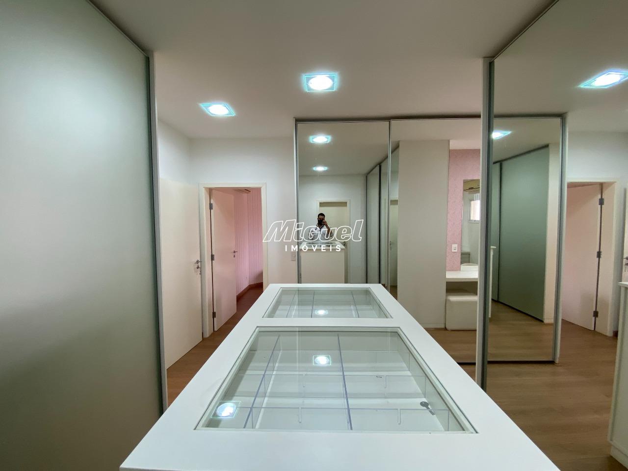 Casa em Condomínio à venda no Água Seca: 