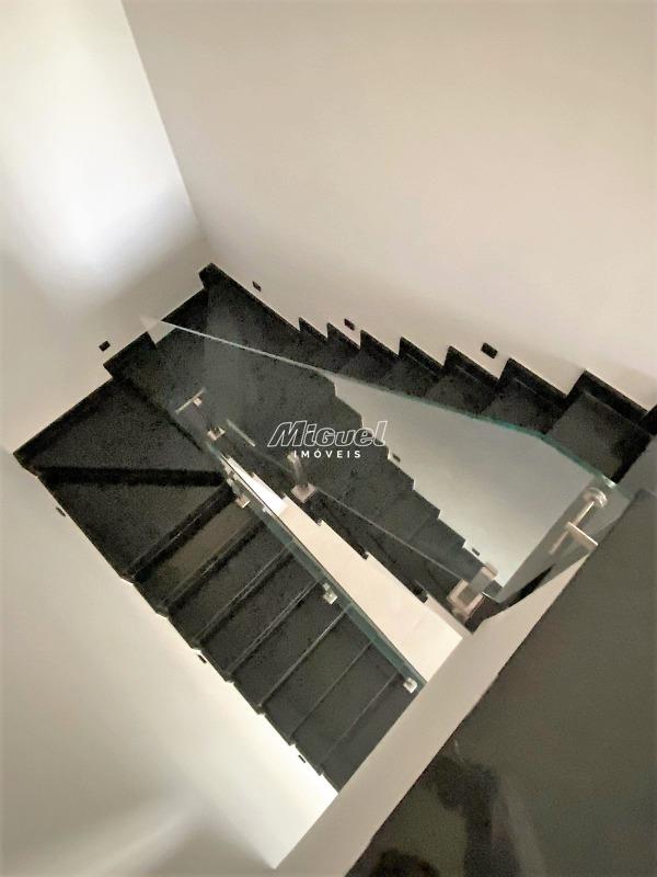 Casa em Condomínio à venda no Santa Rosa: 