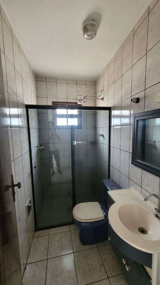 Casa à venda no Jardim Santo Antônio: Banheiro Interno