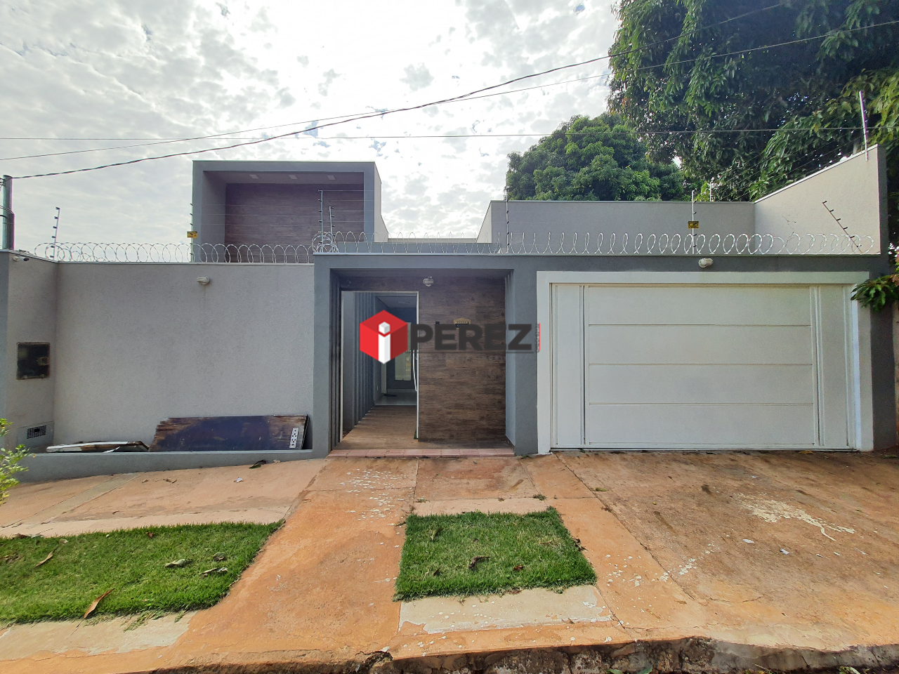 Casa térrea no bairro Recanto dos Pássaros.