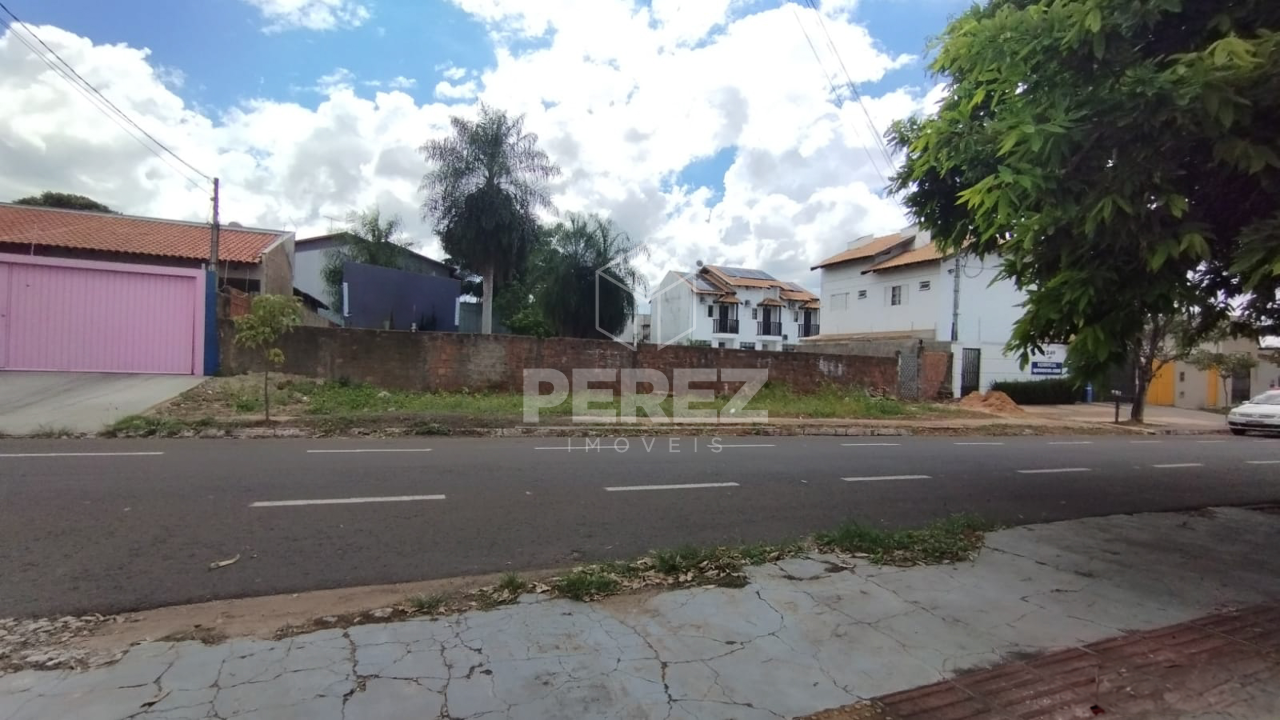 Dois Terrenos Amplos no Santa Fé